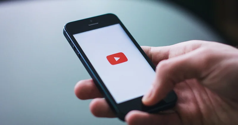 Faut-il passer par YouTube ou héberger ses vidéos soi-même ?